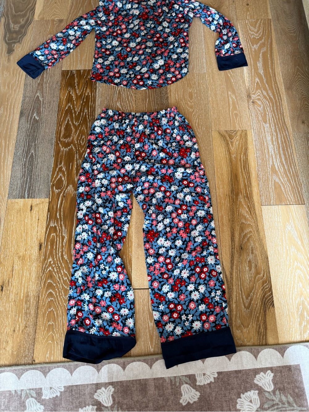 Kate Spade Daisy Long Pajama Set featuring a floral pattern - Picture 8 of 8